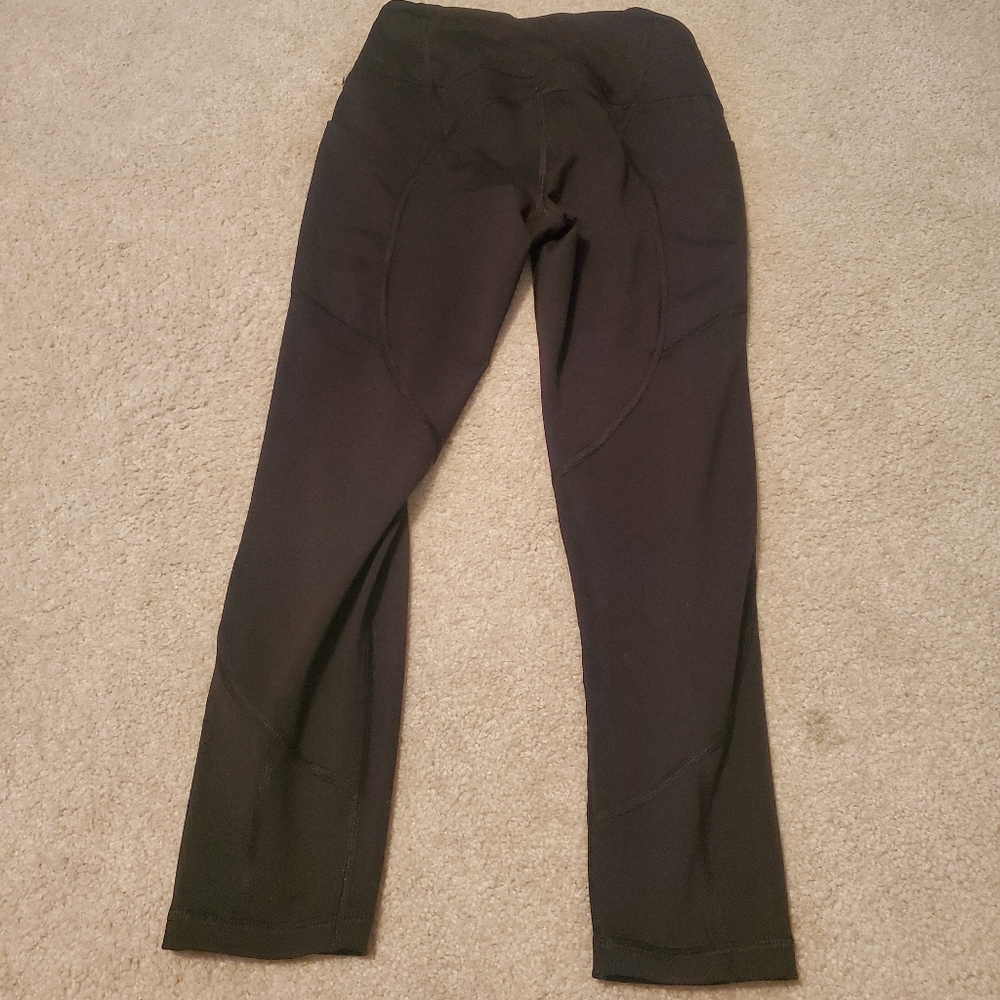 Victoria Sport Knockout Crop Capri Legging - Picture 2 of 8